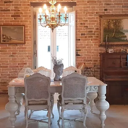 Villa Elegant And Cosy Country Villa With Large Garden