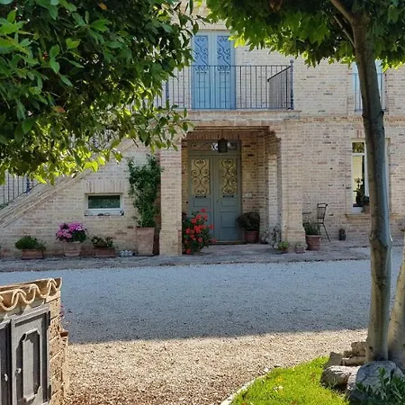 Elegant And Cosy Country Villa With Large Garden *