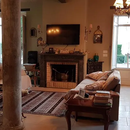 Villa Elegant And Cosy Country Villa With Large Garden